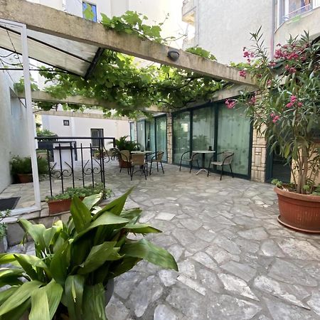 Guesthouse Tri Palme Bečići Exterior photo
