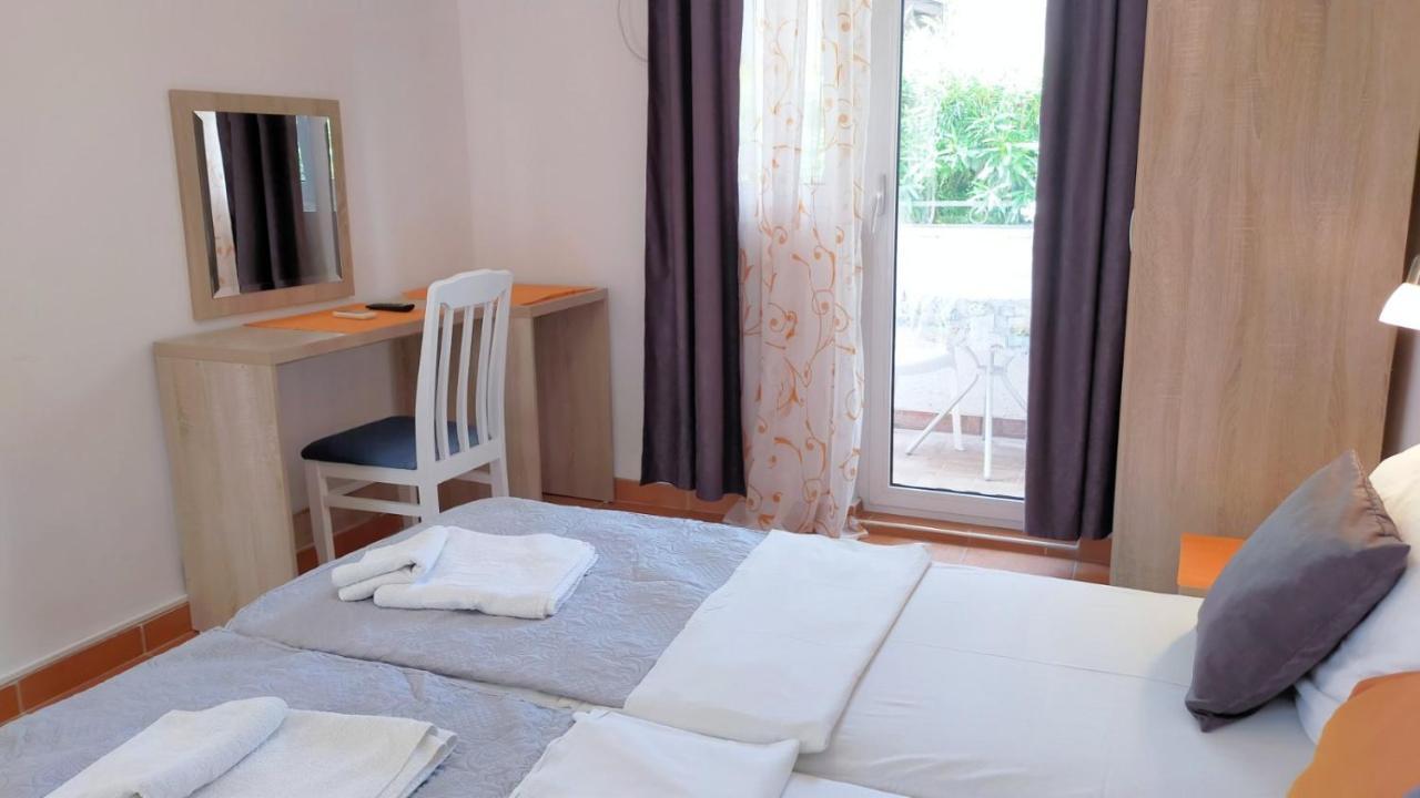 Guesthouse Tri Palme Bečići Exterior photo